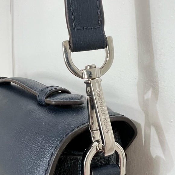 Michalel Kors Model Number 35S1SXOM2B / ROSE MESSENGER - Picture 10 of 15